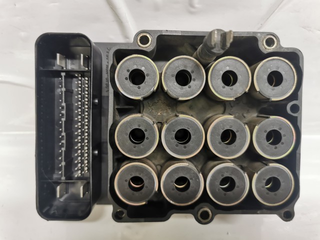 Volvo S60 2010-2018 ABS elektronika P08619975,10.0204-0357.4,10.0925-0402.3  KI-BE SZERELÉST IS VÁLLALUNK!